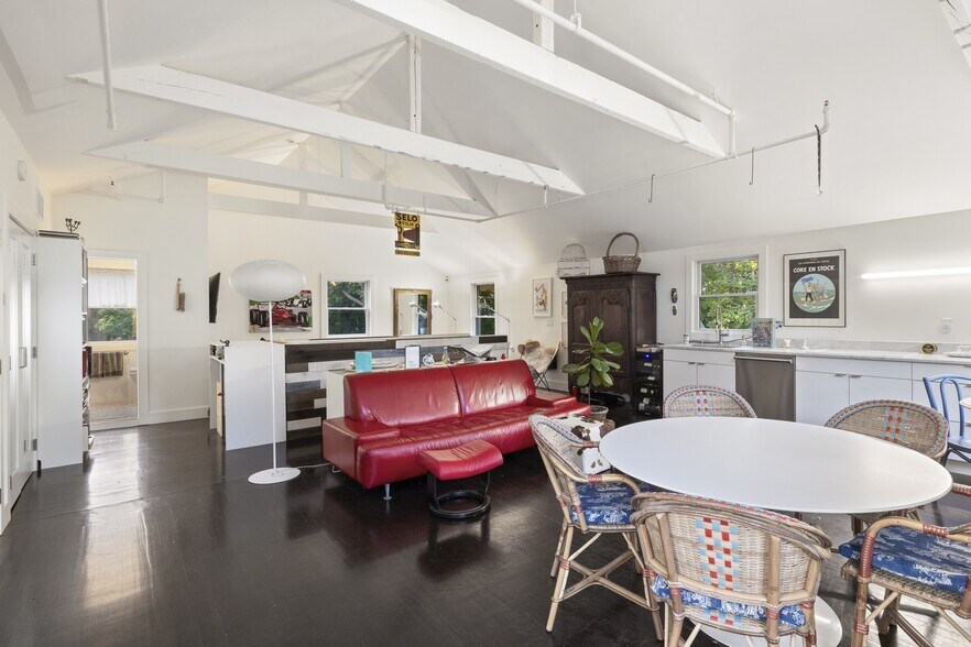 More Photos Of 1970 Montauk Hwy, Bridgehampton Restaurant For Sale