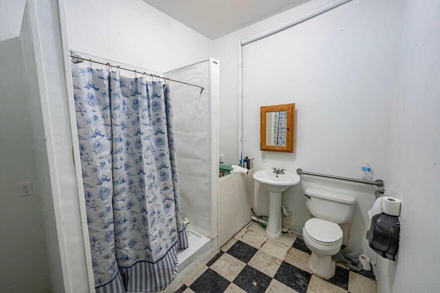 More Photos Of 5221 Hwy 68, Golden Valley Flex For Sale