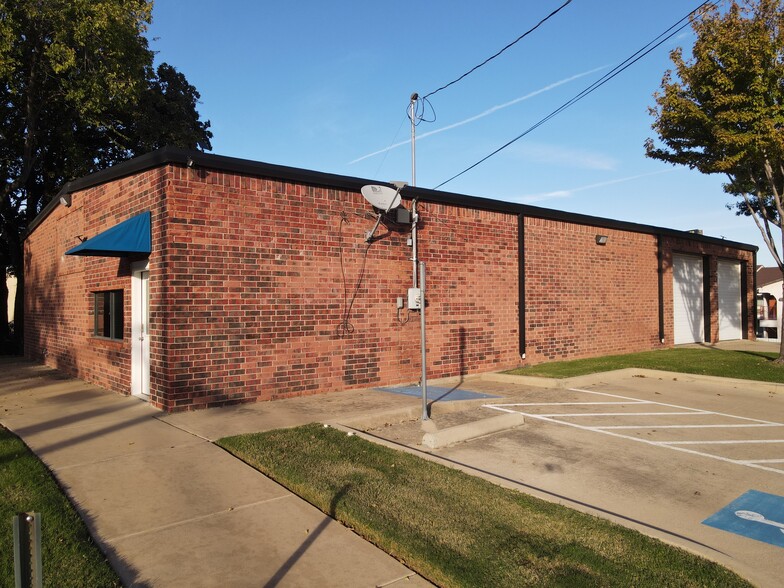 Primary Photo Of 1911 Bernard St, Denton Warehouse For Lease