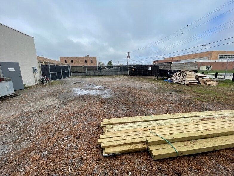 More Photos Of 941 Norfolk Sq, Norfolk Manufacturing For Lease