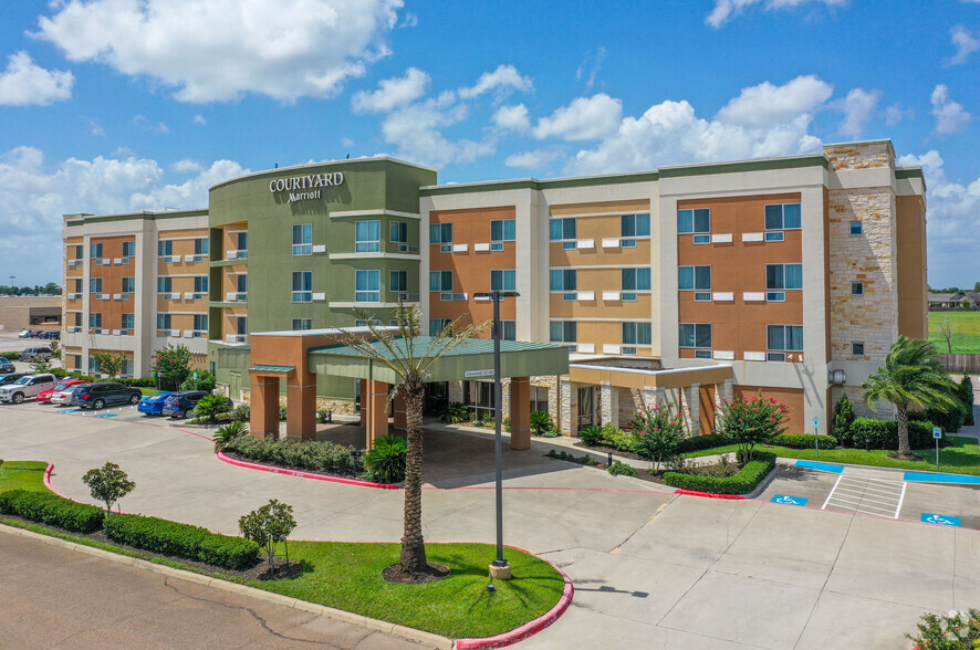 Primary Photo Of 8002 N Navarro St, Victoria Hotel For Sale