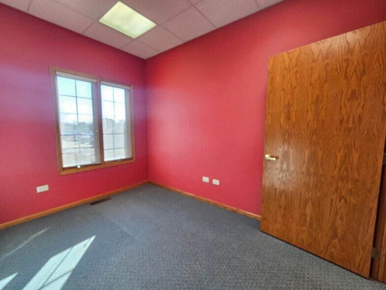 More Photos Of 10331-10335 W Lincoln Hwy, Frankfort Office For Sale