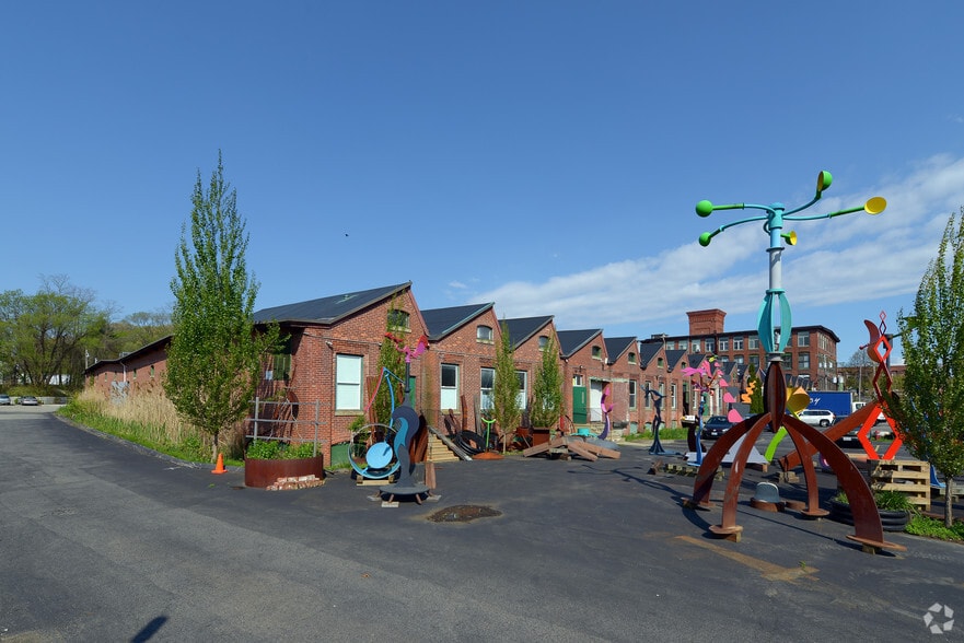 More Photos Of 560 Mineral Spring Ave, Pawtucket Warehouse For Lease