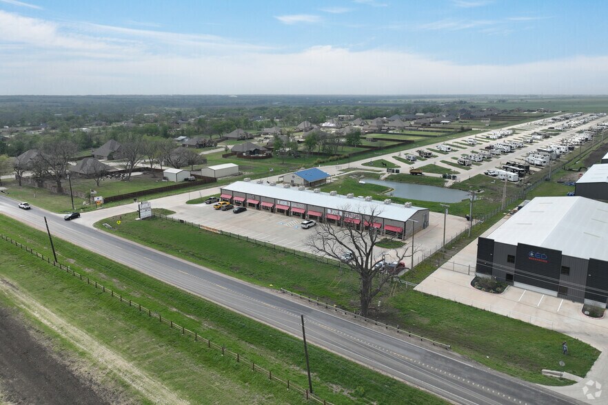 More Photos Of 2350 FM 66, Waxahachie Storefront Retail Office For Lease