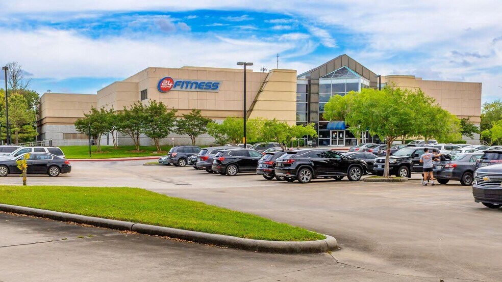 More Photos Of 7300 W Greens Rd, Houston Health Club For Sale