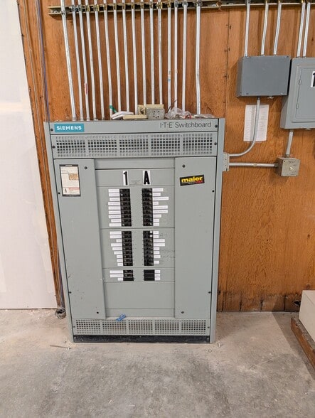 More Photos Of 416 Crown Point Cir, Grass Valley Warehouse For Lease