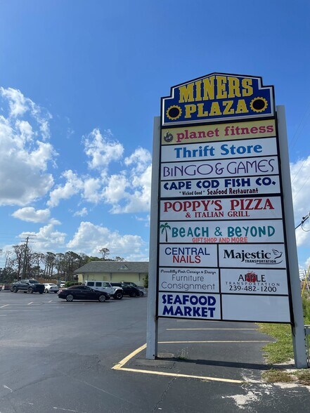 More Photos Of 15501 Old McGregor Blvd, Fort Myers General Retail For Lease