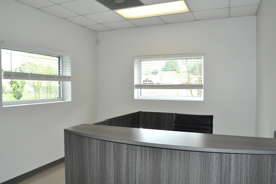 More Photos Of 2333 W Emory Rd, Powell Industrial For Sale