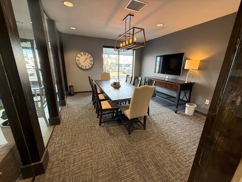 More Photos Of 5700 E Evans Ave, Denver Showroom For Lease