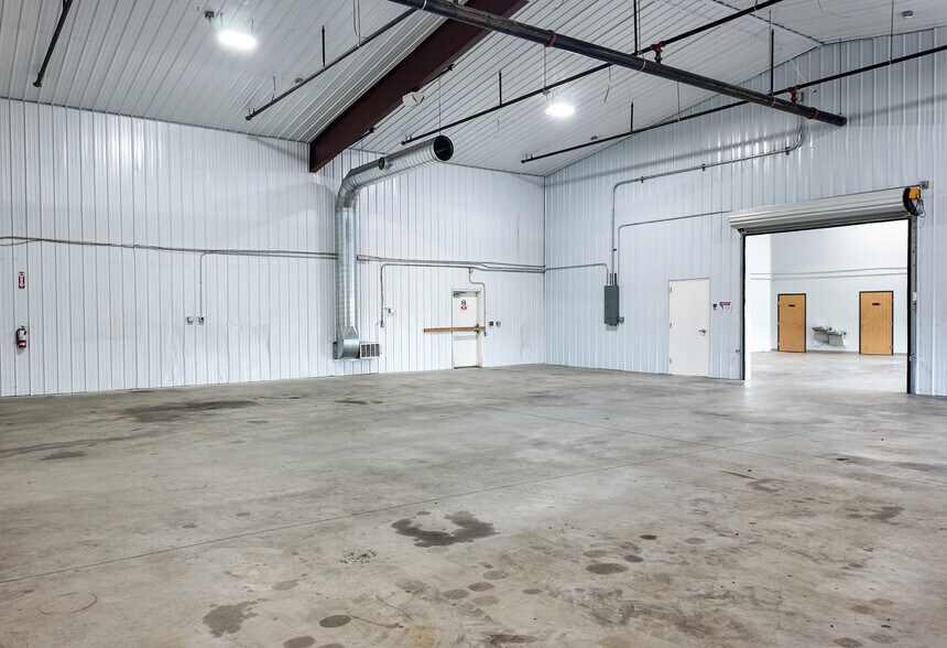 More Photos Of 47054 104th St, Sioux Falls Warehouse For Lease