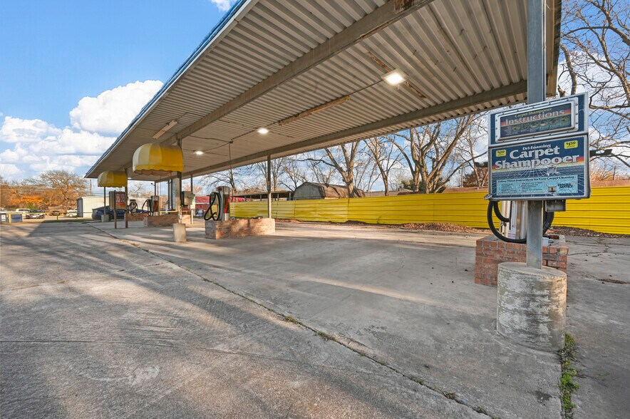 More Photos Of 805 Poindexter Ave, Cleburne Carwash For Sale