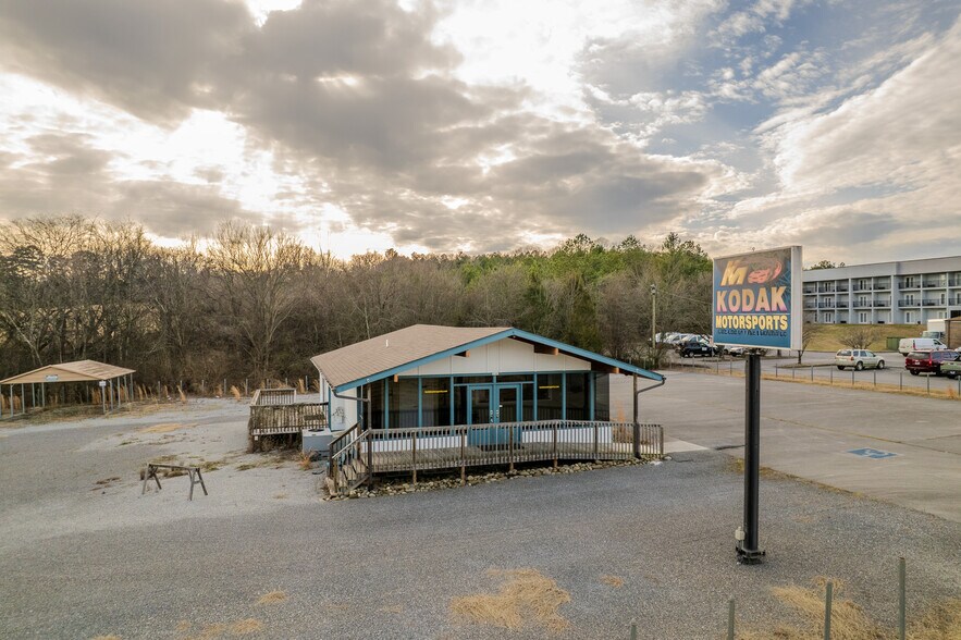 Primary Photo Of 2851 Winfield Dunn Pky, Kodak Land For Lease