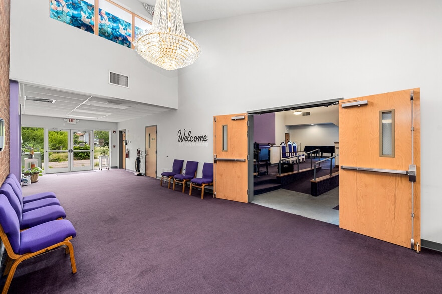 More Photos Of 1050 Kemper Meadow Dr, Cincinnati Religious Facility For Sale