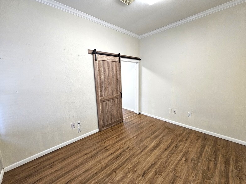 More Photos Of 150 W Shadowbend Ave, Friendswood Office For Lease