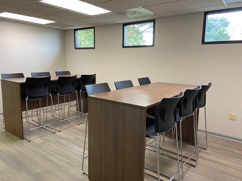 More Photos Of 725 Harvard Dr, Owensboro Coworking Space