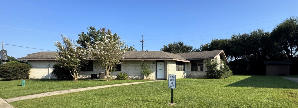 More Photos Of 1935 N Pine St, Deridder Office For Sale