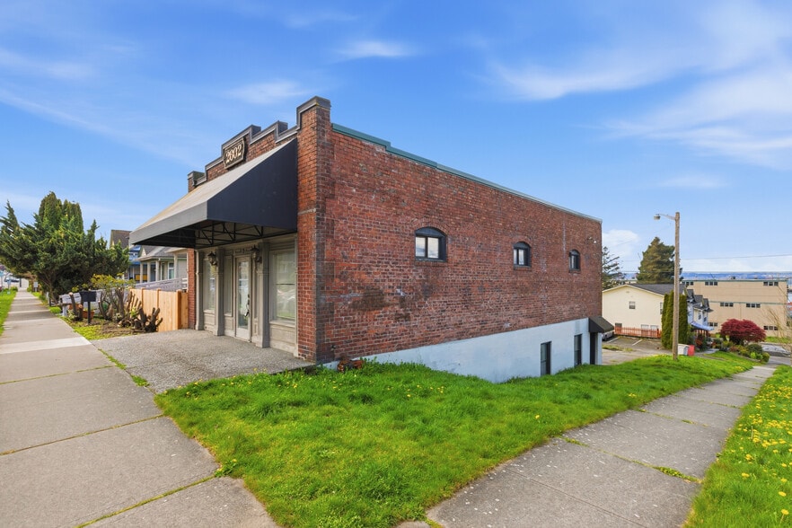 Primary Photo Of 2602 Grand Ave, Everett Office For Sale