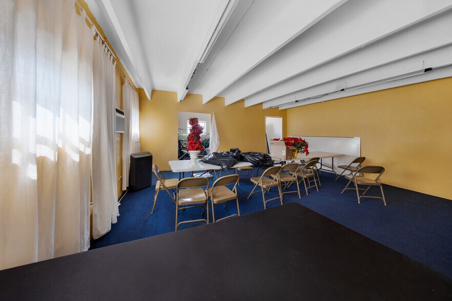 More Photos Of 2056 NW 23rd Ave, Miami Flex For Lease