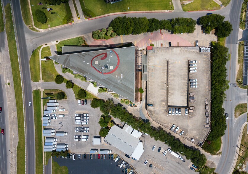 More Photos Of 10100 Reunion Pl, San Antonio Office For Sale