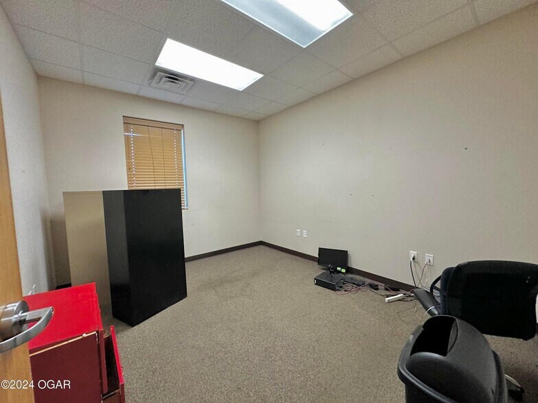 More Photos Of 2702 Cunningham Ave, Joplin Medical For Lease