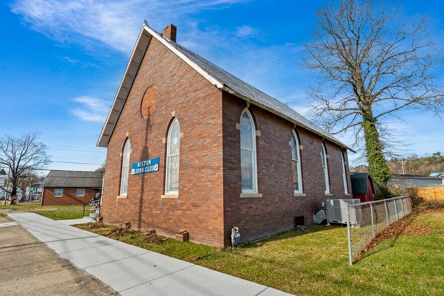 More Photos Of 729 Mason St, Milton Office For Sale