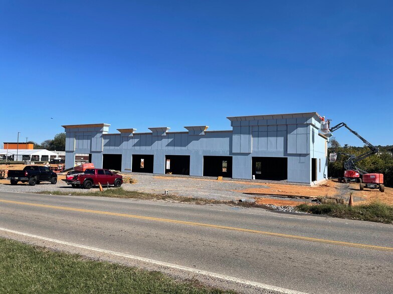 More Photos Of 2585 Old Russellville Pike, Clarksville General Retail For Lease