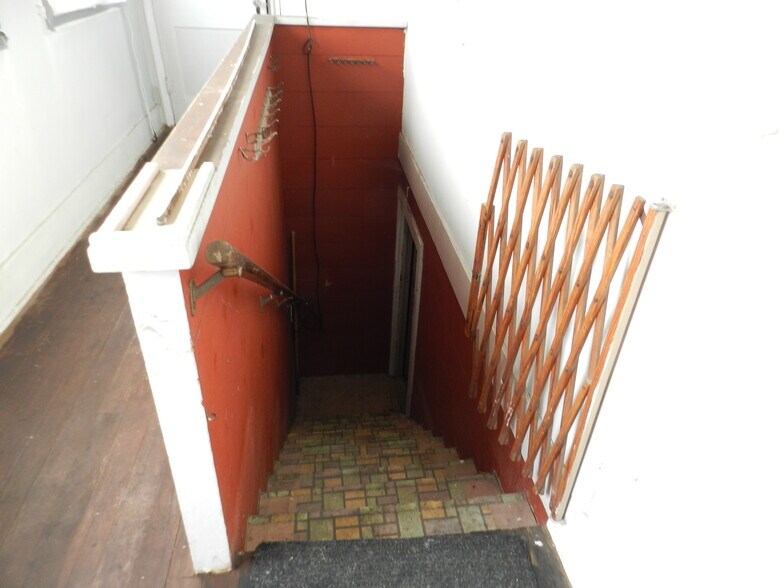 More Photos Of 104 Challis St, Salmon Warehouse For Sale