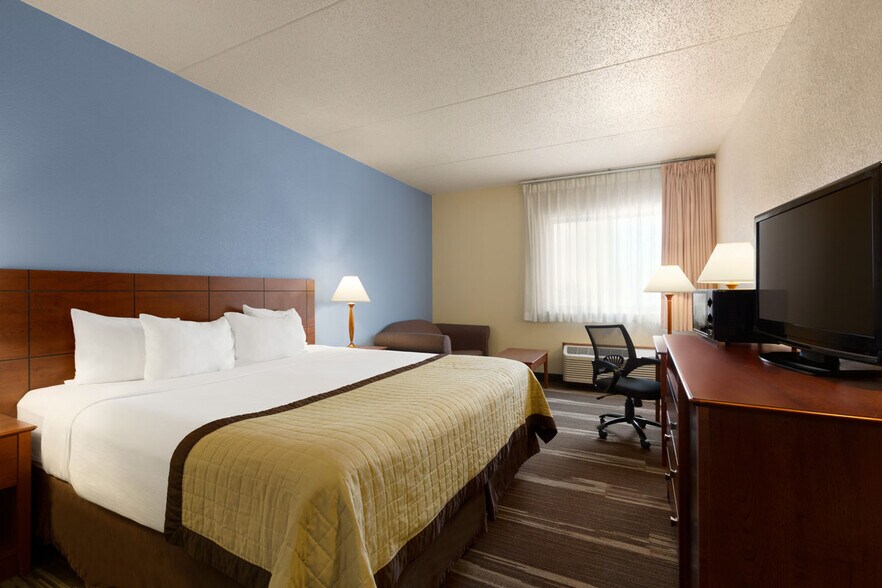 More Photos Of 3333 13th Ave S, Fargo Hotel For Sale