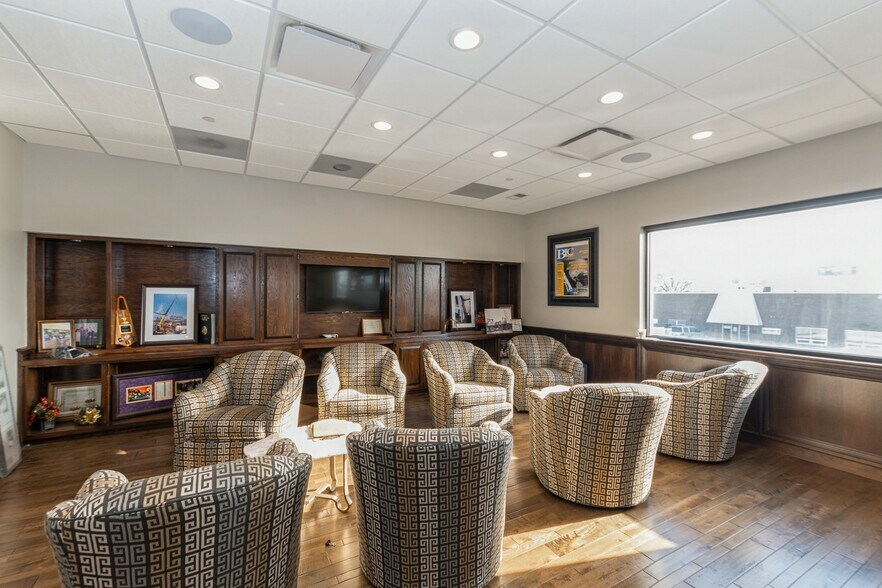 More Photos Of 9735 Industrial Dr, Bridgeview Light Distribution For Sale