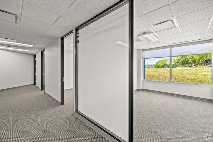 More Photos Of 4225 Wingren Dr, Irving Unknown For Lease