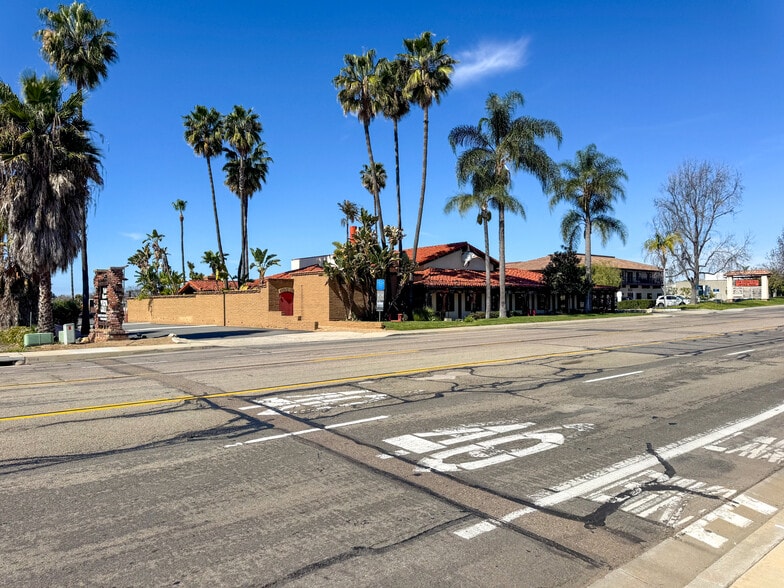 More Photos Of 360 Via Vera Cruz, San Marcos Restaurant For Sale