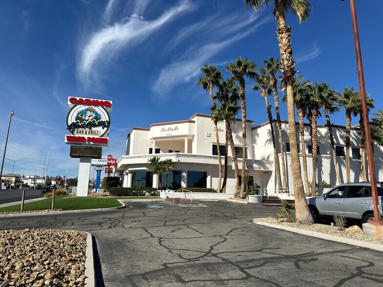 More Photos Of 8100 W Sahara Ave, Las Vegas Storefront Retail Office For Lease