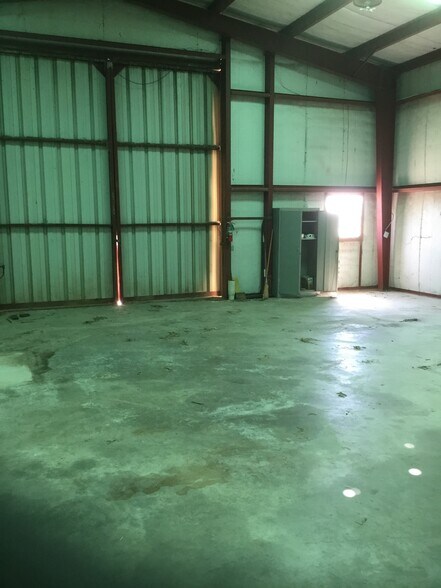 More Photos Of 8051 Seymour Hwy, Wichita Falls Warehouse For Lease