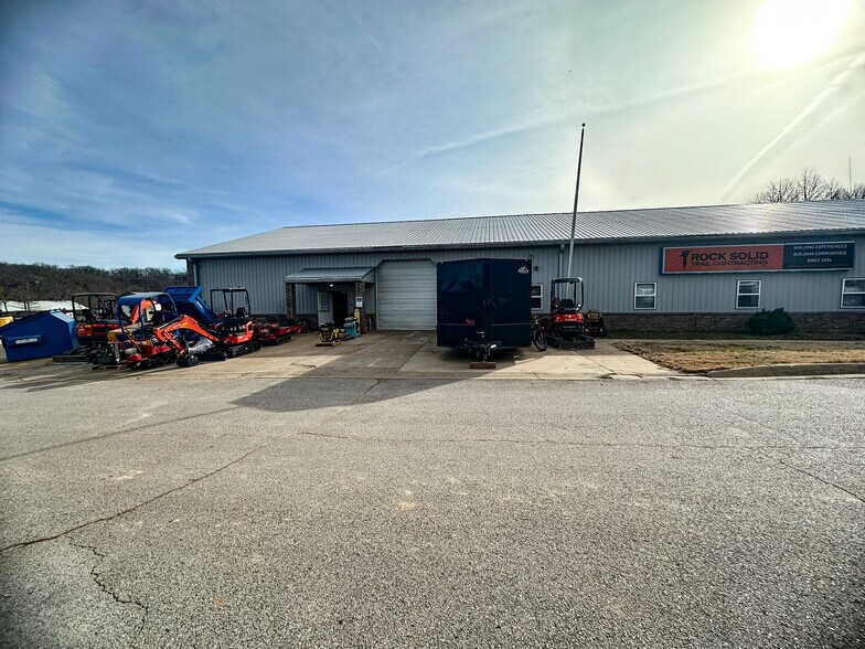 More Photos Of 8110 W Ford Springs Rd, Bentonville Flex For Lease