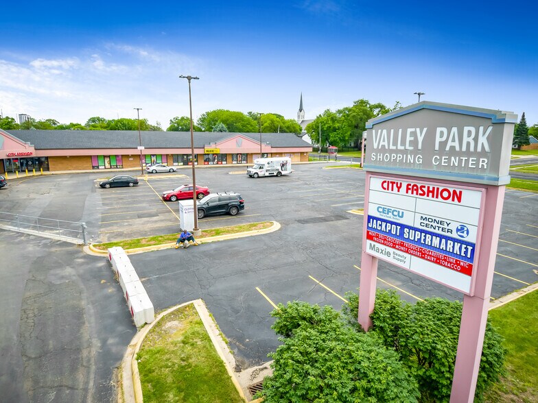 More Photos Of 200 MacArthur Hwy, Peoria Unknown For Lease