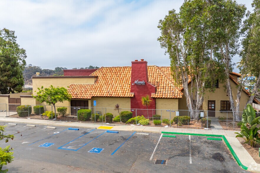 Primary Photo Of 2177 Vista Way, Oceanside Restaurant For Lease