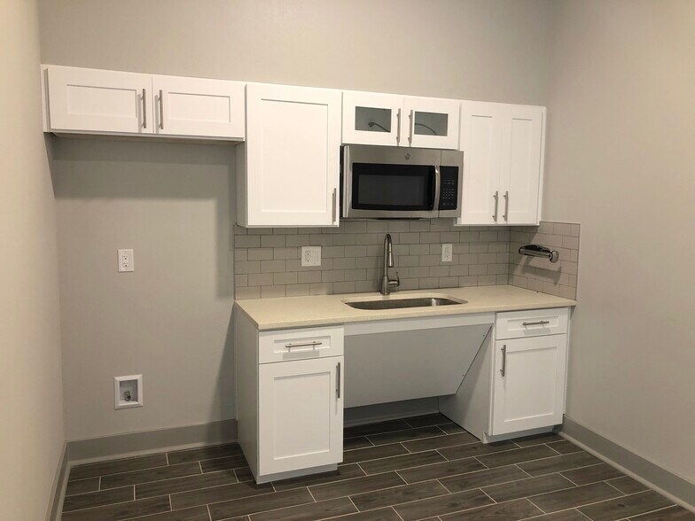 More Photos Of 1312 W Exchange Pky, Allen Medical For Lease