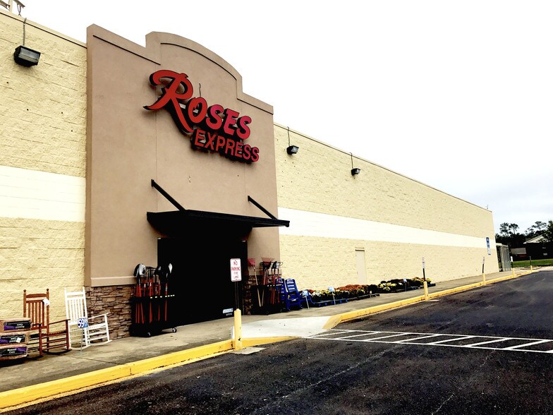 More Photos Of 2041 Douglas Ave, Brewton Supermarket For Lease