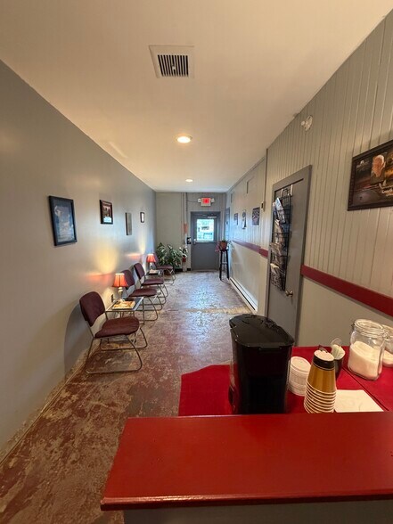 More Photos Of 217 S Main St, Manheim Light Distribution For Sale