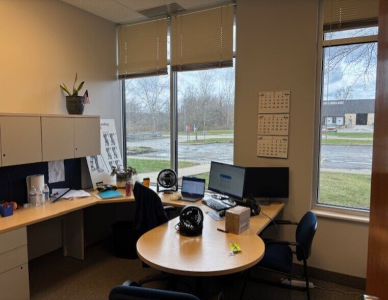 More Photos Of 6670 W Snowville Rd, Brecksville Light Manufacturing For Lease