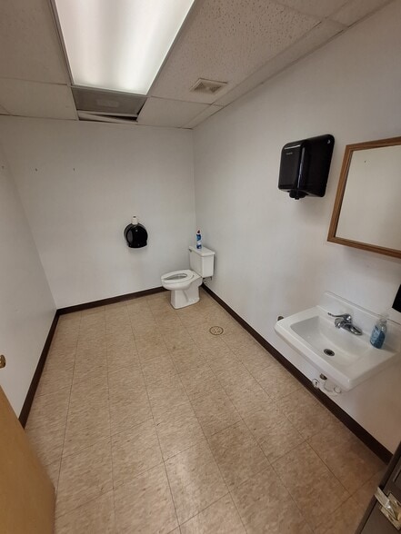 More Photos Of 922 40th St N, Fargo Warehouse For Lease