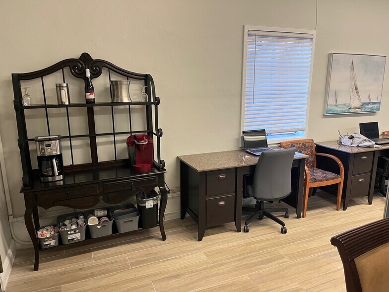 More Photos Of 1315 N Dixie Hwy, Lake Worth Office Residential For Sale