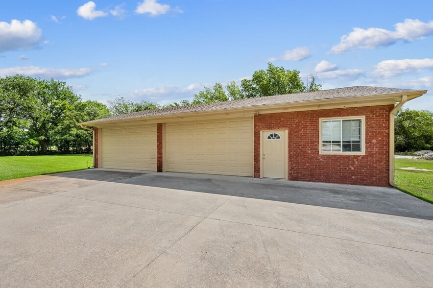 More Photos Of 981 Witherspoon Way, Flower Mound Industrial For Sale