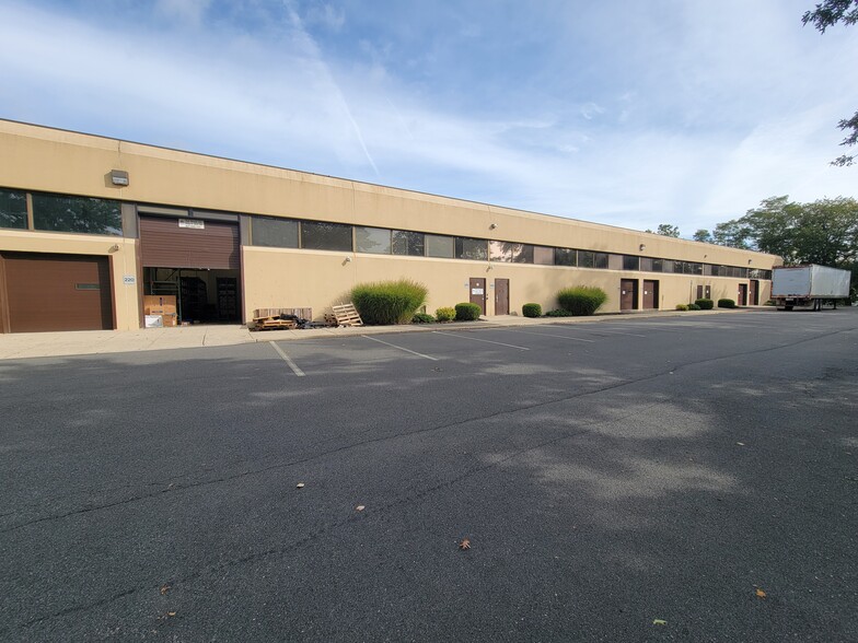 Primary Photo Of 80 Red Schoolhouse Rd, Chestnut Ridge Office For Lease