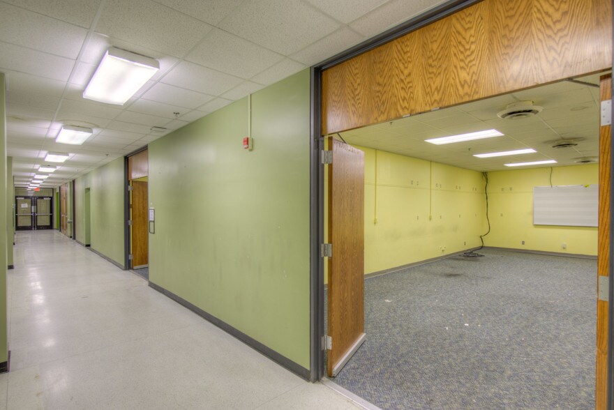 More Photos Of 19 Exchange St E, Saint Paul Schools For Sale