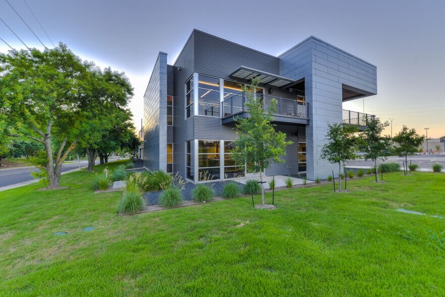 More Photos Of 4611 Centerview, San Antonio Medical For Sale