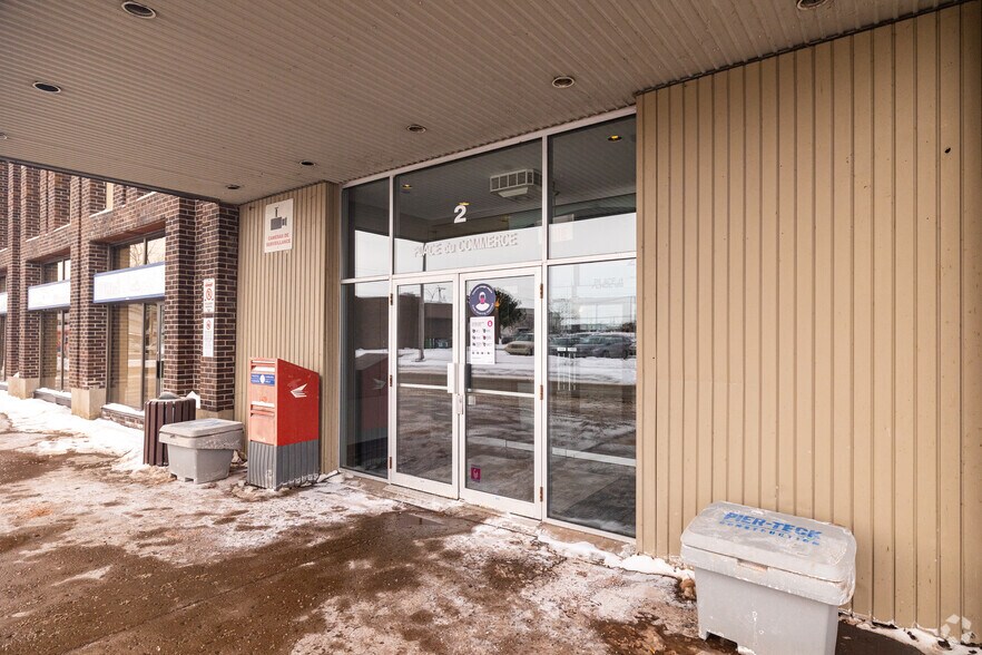 More Photos Of 2 St de la Place du Commerce, Brossard Office For Lease