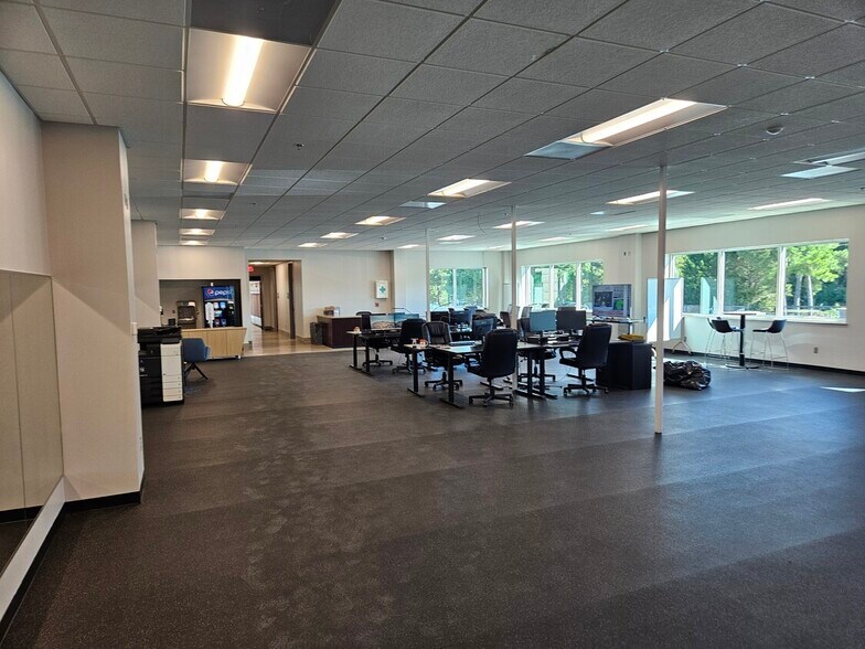More Photos Of 100 Enterprise Ct, Oxford Manufacturing For Lease
