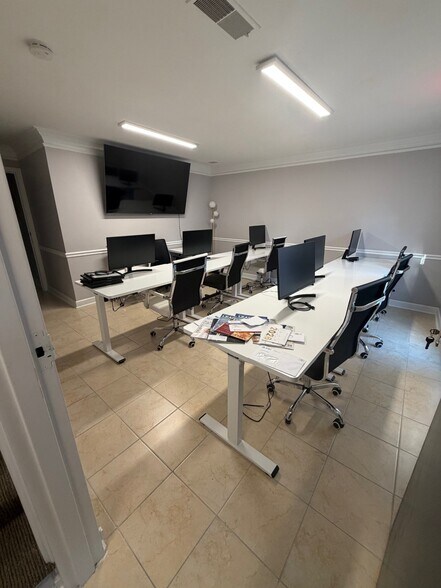 More Photos Of 1027 S Yates Rd, Memphis Office For Sale