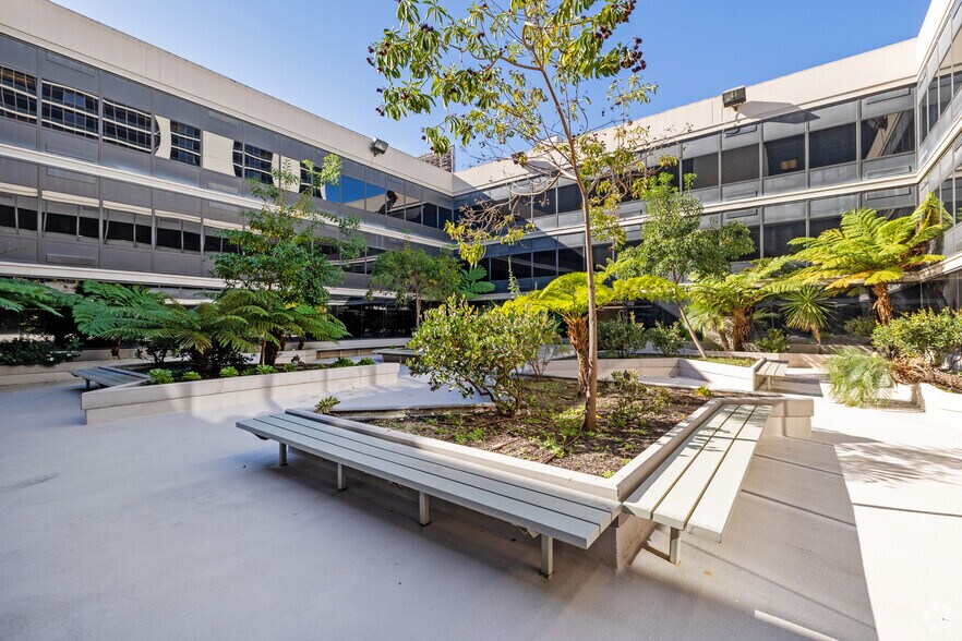More Photos Of 5757 W Century Blvd, Los Angeles Office For Lease
